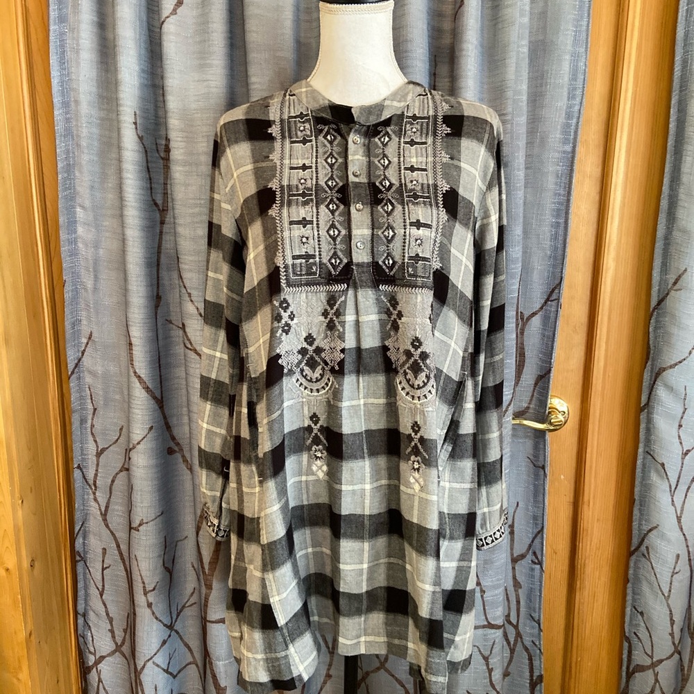 Nwot Dylan M Buffalo plaid embroidered tunic black